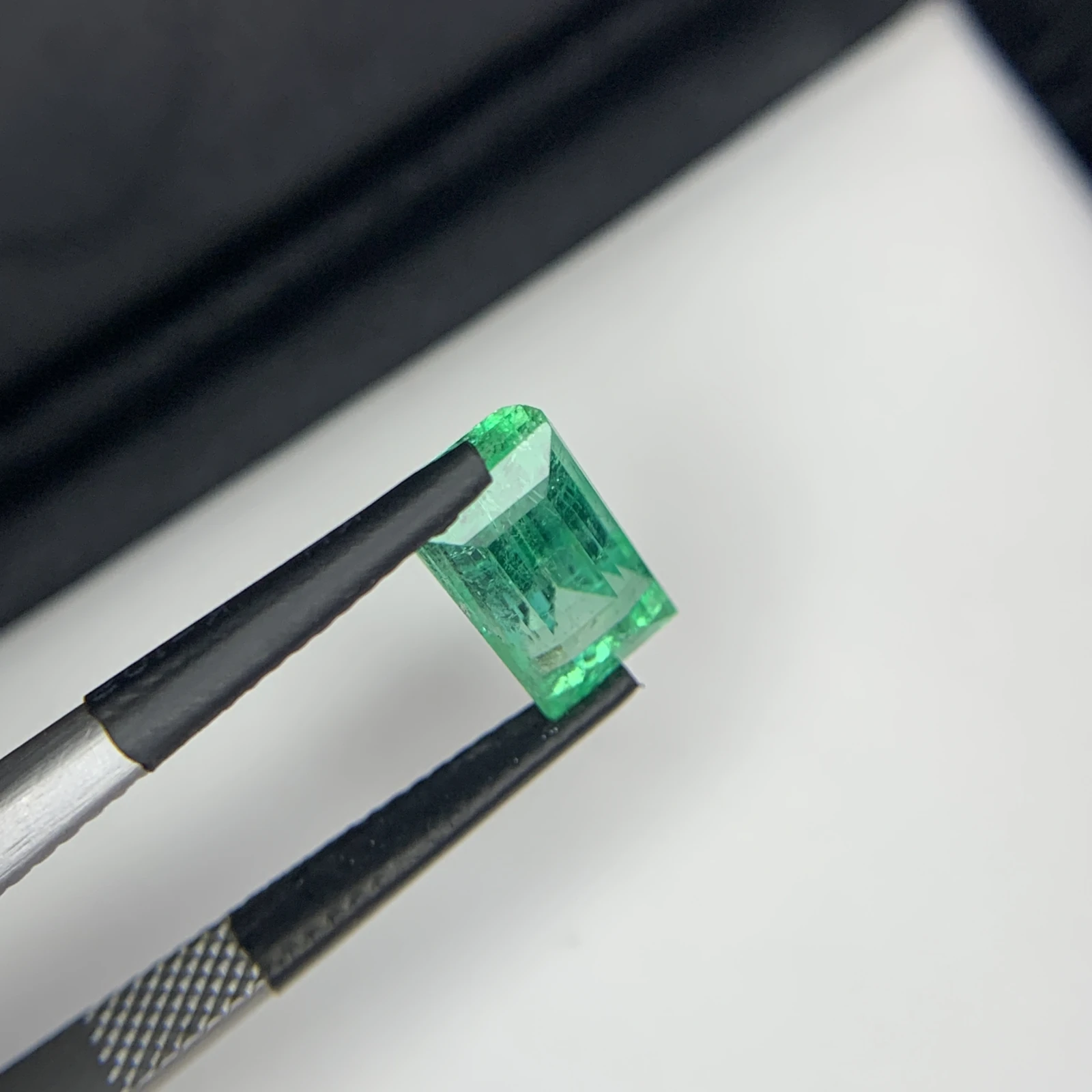 Natural Green Emerald 2.43 Carat Faceted Rectangular Cut Loose Gemstone — view 8